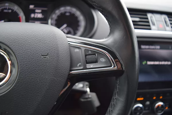 Škoda Octavia 1.5TSI 110kwSTYLE FULL LED TAŽ - foto 28