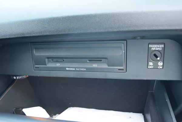 Škoda Octavia 1.4TSI 110kw AMBITION NAVI APP - foto 37