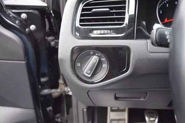 Volkswagen Golf 1.5TSI 96kw IQ.DRIVE NAVI ACC - foto 36