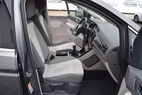 Volkswagen Touran 1.4TSI 110kw HIGHLINE 7M TAŽNÉ - foto 39