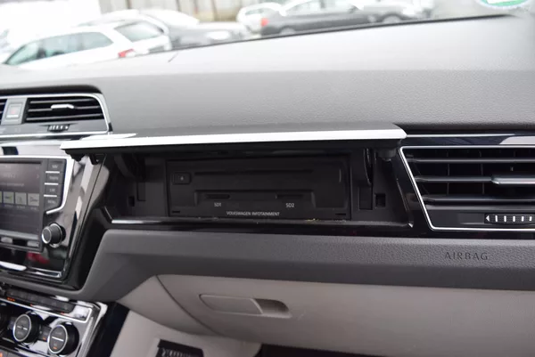 Volkswagen Touran 1.4TSI 110kw HIGHLINE 7M TAŽNÉ - foto 42