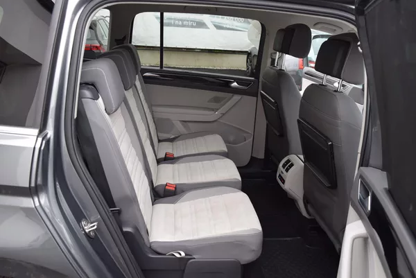 Volkswagen Touran 1.4TSI 110kw HIGHLINE 7M TAŽNÉ - foto 45