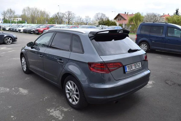 Audi A3 1.2TSI 77kw AMBIENTE NAVI VÝHŘ - foto 12