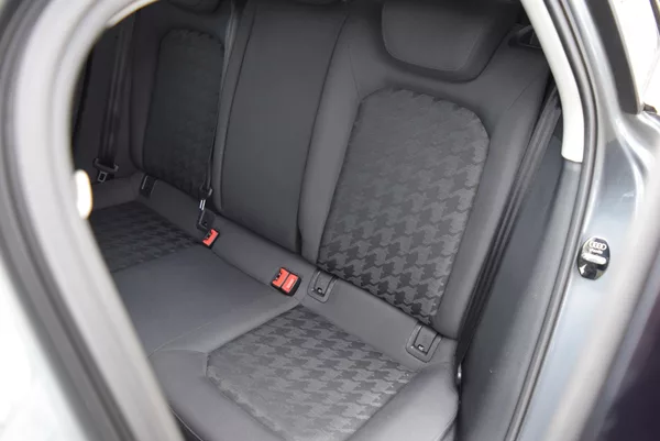 Audi A3 1.2TSI 77kw AMBIENTE NAVI VÝHŘ - foto 16