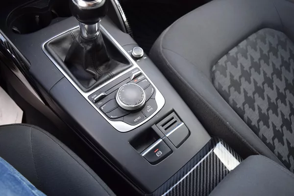 Audi A3 1.2TSI 77kw AMBIENTE NAVI VÝHŘ - foto 24