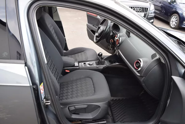 Audi A3 1.2TSI 77kw AMBIENTE NAVI VÝHŘ - foto 32
