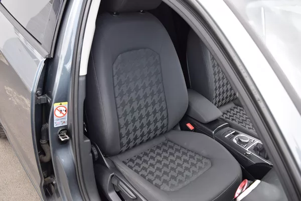 Audi A3 1.2TSI 77kw AMBIENTE NAVI VÝHŘ - foto 36