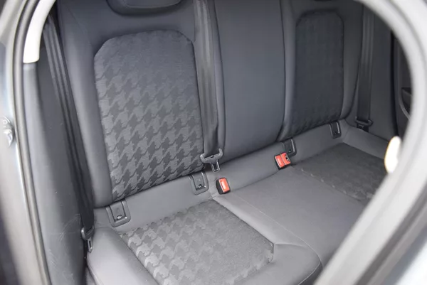Audi A3 1.2TSI 77kw AMBIENTE NAVI VÝHŘ - foto 39