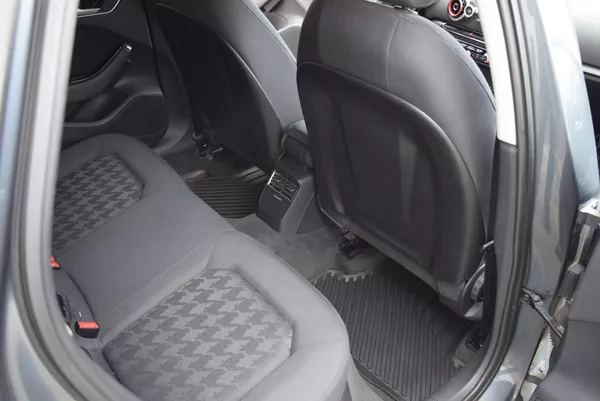 Audi A3 1.2TSI 77kw AMBIENTE NAVI VÝHŘ - foto 40