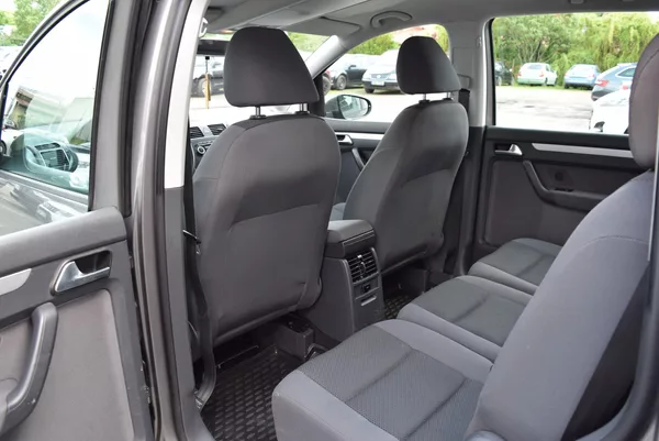 Volkswagen Touran 1.6TDI 77kw TRENDLINE BMT NAV - foto 17