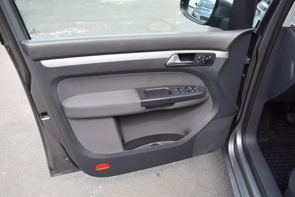 Volkswagen Touran 1.6TDI 77kw TRENDLINE BMT NAV - foto 19