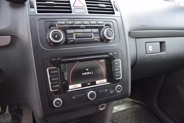 Volkswagen Touran 1.6TDI 77kw TRENDLINE BMT NAV - foto 24