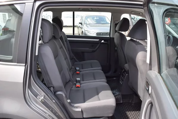 Volkswagen Touran 1.6TDI 77kw TRENDLINE BMT NAV - foto 36