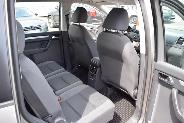 Volkswagen Touran 1.6TDI 77kw TRENDLINE BMT NAV - foto 37