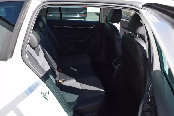 Škoda Octavia 2.0TDI 110kw AMBITION NAVI APP - foto 41