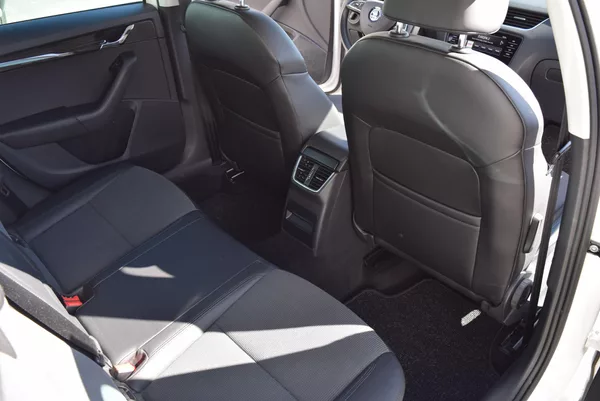 Škoda Octavia 2.0TDI 110kw AMBITION NAVI APP - foto 42