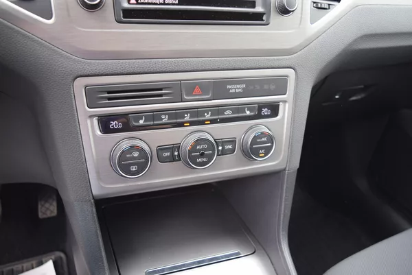 Volkswagen Golf Sportsvan 1.4TSI 92kw CLBMT TAŽNÉ NAVI - foto 24