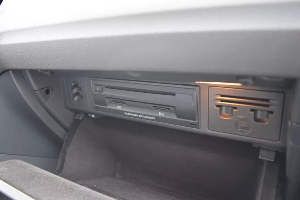 Volkswagen Golf Sportsvan 1.4TSI 92kw CLBMT TAŽNÉ NAVI - foto 39