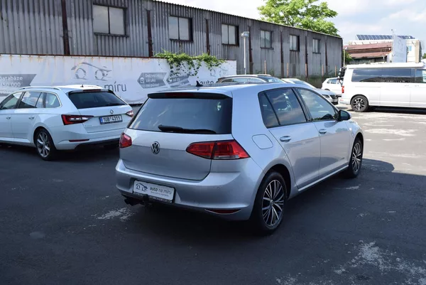 Volkswagen Golf 1.4TSI 92kw CLBMT WEBAS TAŽNÉ - foto 7