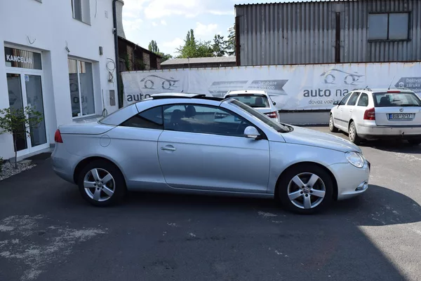 Volkswagen EOS 1.6FSI 85kw TAŽNÉ NOVÉ ROZVODY - foto 26