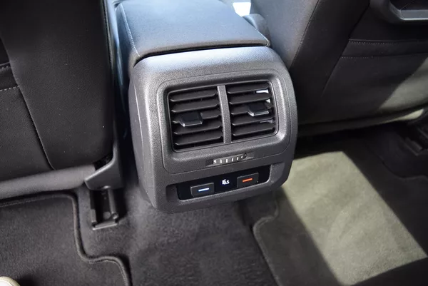 Volkswagen Touran 1.4TSI 110kw TAŽNÉ 7MÍST WEBAS - foto 16