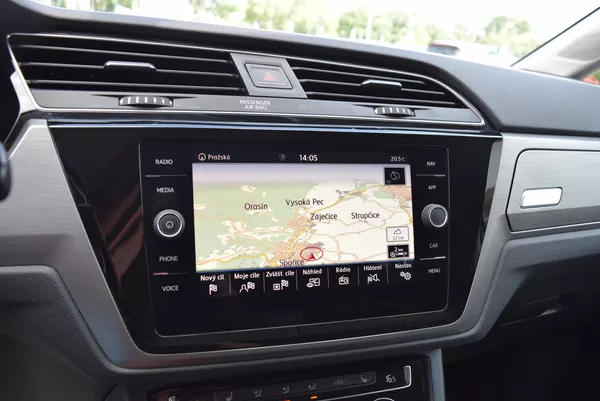 Volkswagen Touran 1.4TSI 110kw TAŽNÉ 7MÍST WEBAS - foto 24