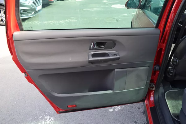 Volkswagen Sharan 1.9TDI 85kw 4x4 6MÍST TAŽNÉ - foto 13