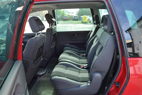 Volkswagen Sharan 1.9TDI 85kw 4x4 6MÍST TAŽNÉ - foto 14