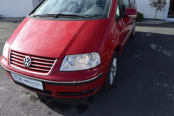 Volkswagen Sharan 1.9TDI 85kw 4x4 6MÍST TAŽNÉ - foto 2