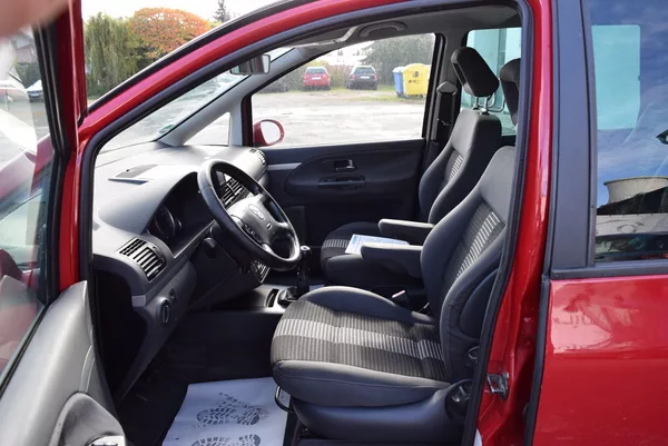 Volkswagen Sharan 1.9TDI 85kw 4x4 6MÍST TAŽNÉ - foto 20