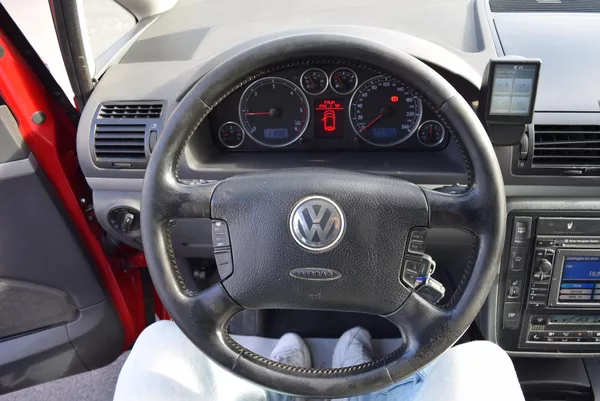 Volkswagen Sharan 1.9TDI 85kw 4x4 6MÍST TAŽNÉ - foto 25