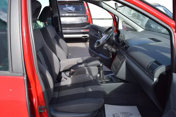 Volkswagen Sharan 1.9TDI 85kw 4x4 6MÍST TAŽNÉ - foto 32