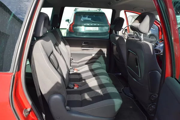 Volkswagen Sharan 1.9TDI 85kw 4x4 6MÍST TAŽNÉ - foto 37