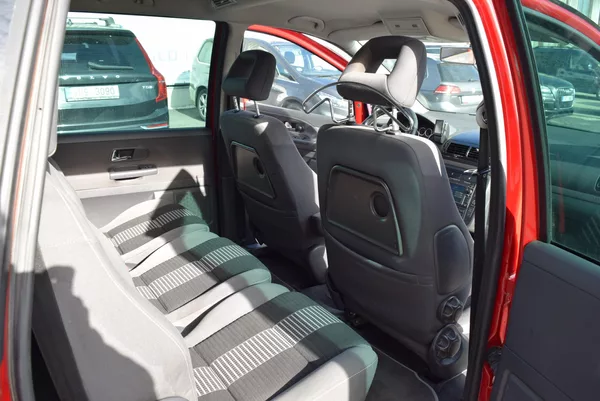Volkswagen Sharan 1.9TDI 85kw 4x4 6MÍST TAŽNÉ - foto 38