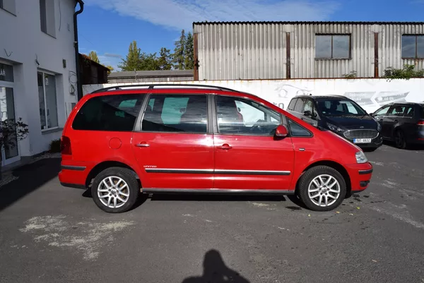 Volkswagen Sharan 1.9TDI 85kw 4x4 6MÍST TAŽNÉ - foto 6