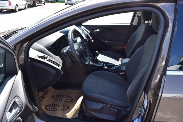Ford Focus 2.0TDCI 110kw TITANIUM - foto 20