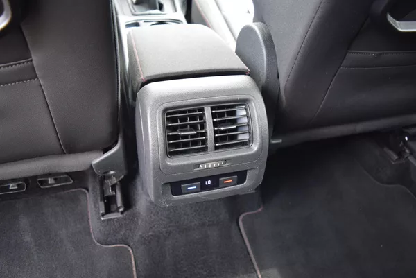 Volkswagen Touran 1.4TSI 110kw 7MÍST CLBMT NAVI - foto 18