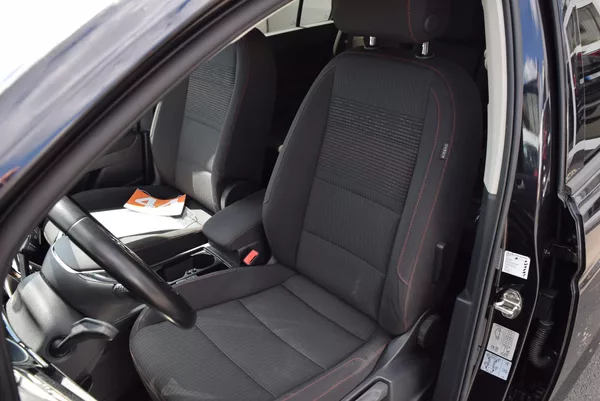 Volkswagen Touran 1.4TSI 110kw 7MÍST CLBMT NAVI - foto 23