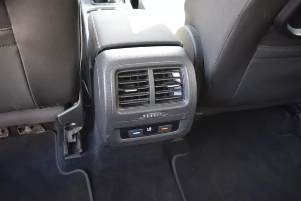 Volkswagen Touran 2.0TDI 110kw 7MÍST CLBMT OPS - foto 18