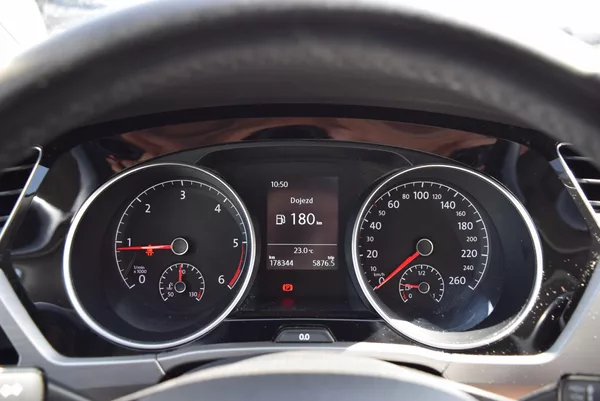 Volkswagen Touran 2.0TDI 110kw 7MÍST CLBMT OPS - foto 27