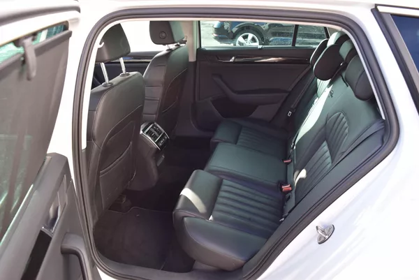 Škoda Superb 2.0TDI 110kw 4x4 L&K DSG TAŽNÉ - foto 15