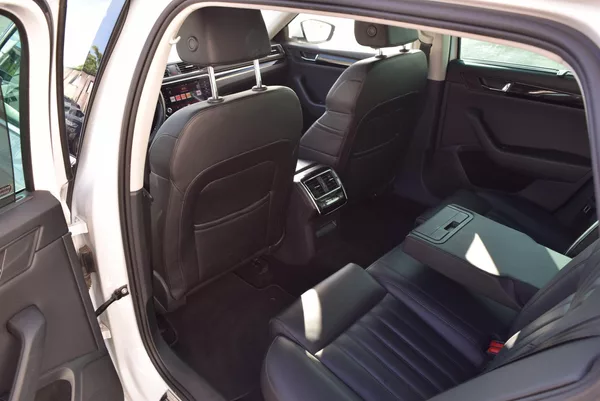 Škoda Superb 2.0TDI 110kw 4x4 L&K DSG TAŽNÉ - foto 17