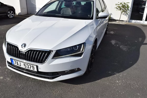 Škoda Superb 2.0TDI 110kw 4x4 L&K DSG TAŽNÉ - foto 2