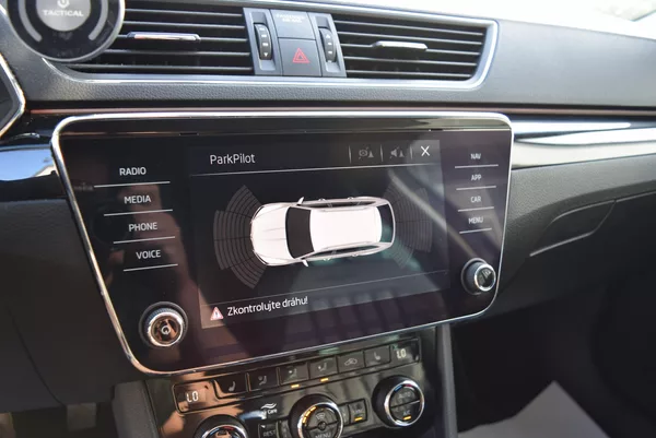 Škoda Superb 2.0TDI 110kw 4x4 L&K DSG TAŽNÉ - foto 28