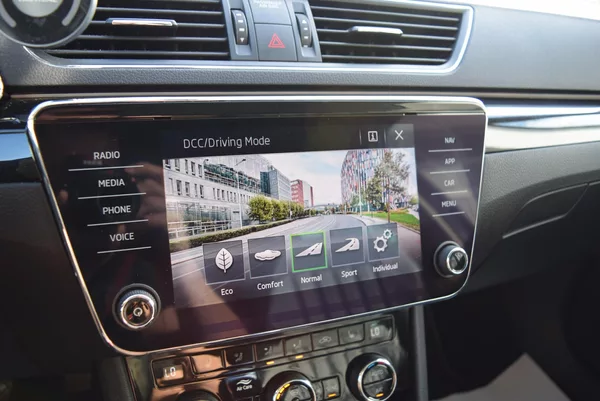 Škoda Superb 2.0TDI 110kw 4x4 L&K DSG TAŽNÉ - foto 37