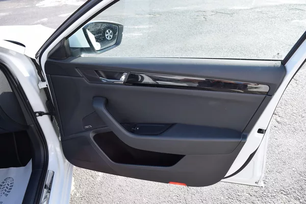 Škoda Superb 2.0TDI 110kw 4x4 L&K DSG TAŽNÉ - foto 43