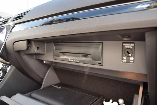 Škoda Superb 2.0TDI 110kw 4x4 L&K DSG TAŽNÉ - foto 46