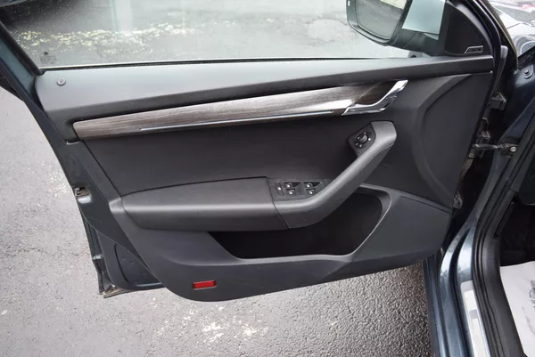 Škoda Octavia 2.0TDI 135kw SCOUT DSG 4x4 TAŽ - foto 19