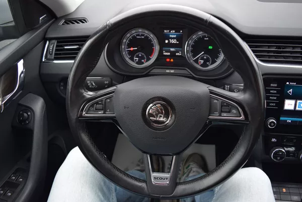 Škoda Octavia 2.0TDI 135kw SCOUT DSG 4x4 TAŽ - foto 31