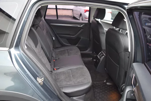 Škoda Octavia 2.0TDI 135kw SCOUT DSG 4x4 TAŽ - foto 44